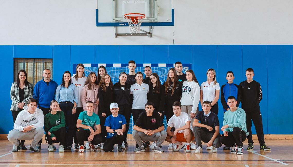 Učenicima srednje škole u Kolašinu nova sportska oprema za časove fizičkog