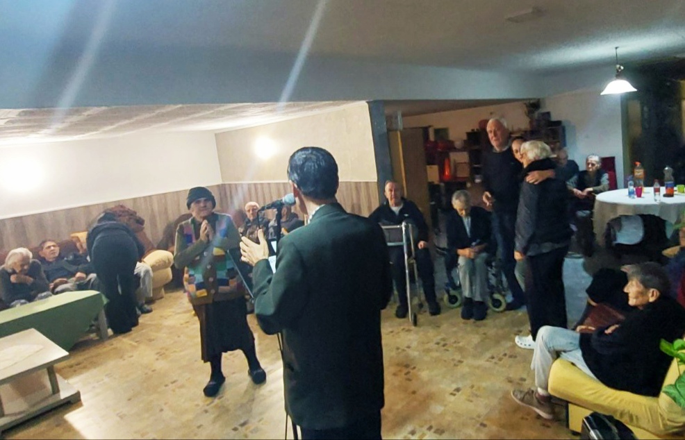 Humanitarni koncert Dragana Koprivice u Domu starih „Duga“