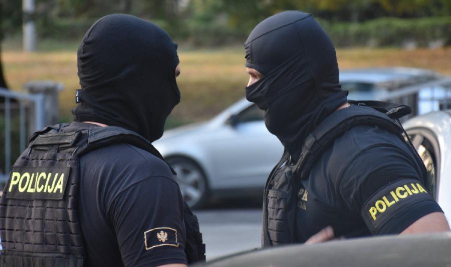 Velika akcija policije: Uhapšen Ukrajinac u Tivtu, organizovao lanac prostitucije, privedeno i 14 Ruskinja i Ukrajinki!