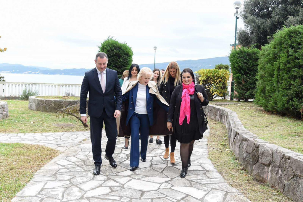 Šćekić i Nišić posjetili Dječiji dom ,,Mladost”
