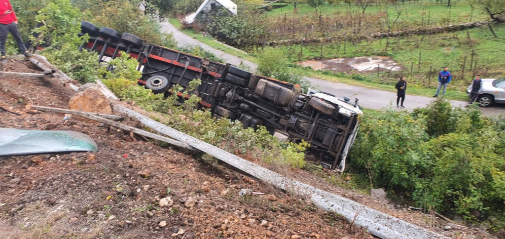 Šleper sletio s puta u Bogetićima