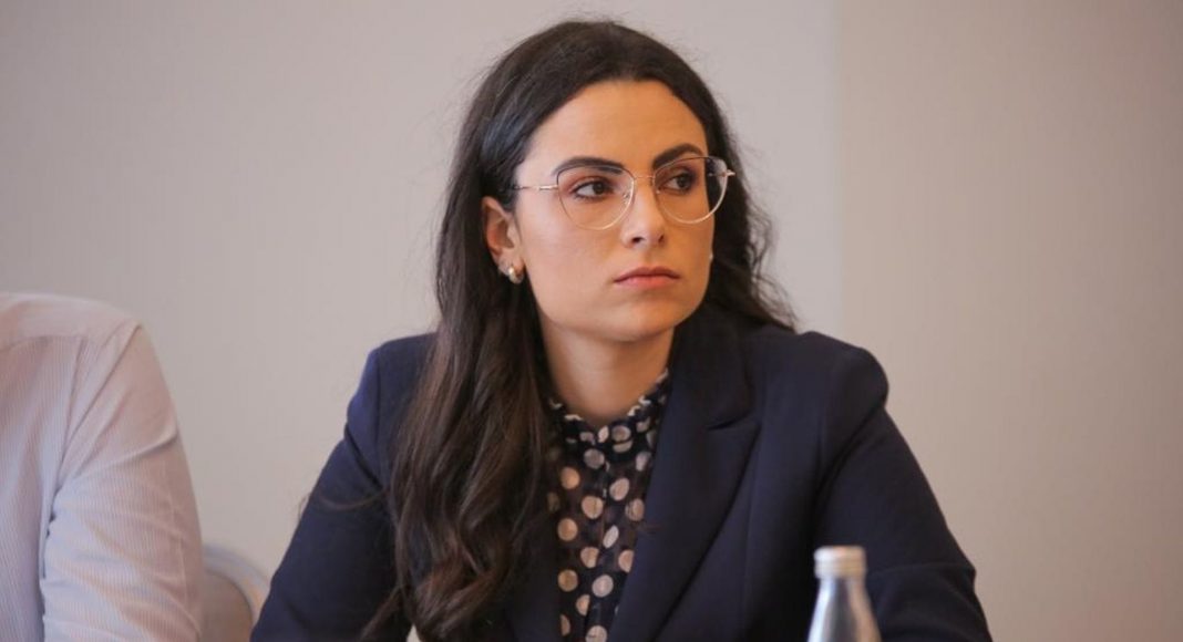 Milatović veli da treba vjerovati njoj a ne sopstvenim očima: Snila baba što joj milo bilo!