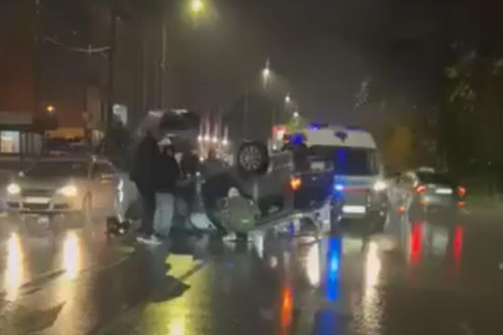 Saobraćajna nezgoda u Podgorici, automobil završio na krovu