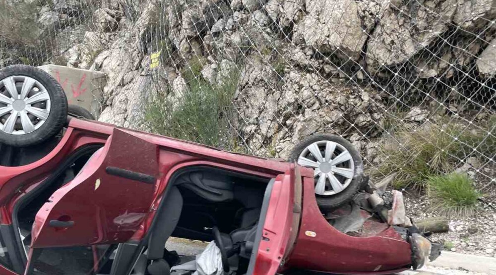 Udes kod Brajića: Vozilo završilo na krovu, povrijeđena jedna osoba