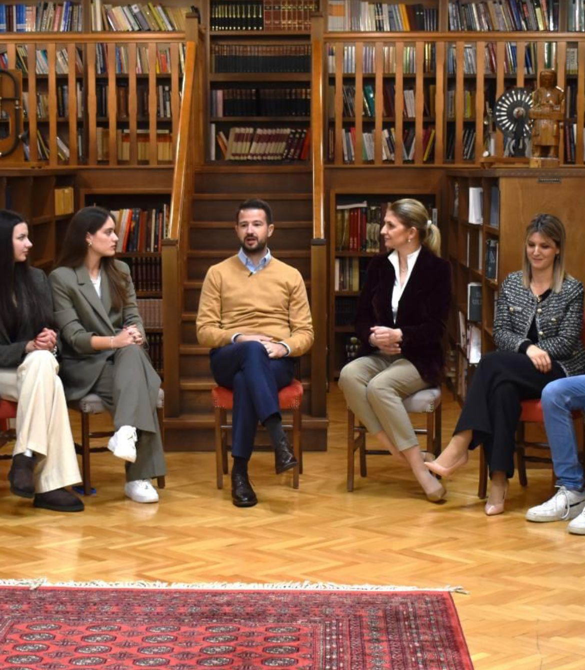 Milatović povodom Međunarodnog dana studenata i srednjoškolaca posjetio podgoričku gimnaziju