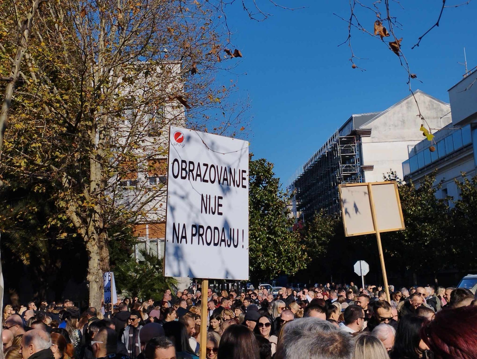 SJEDI DOLJE, DOVOLJAN DVA!