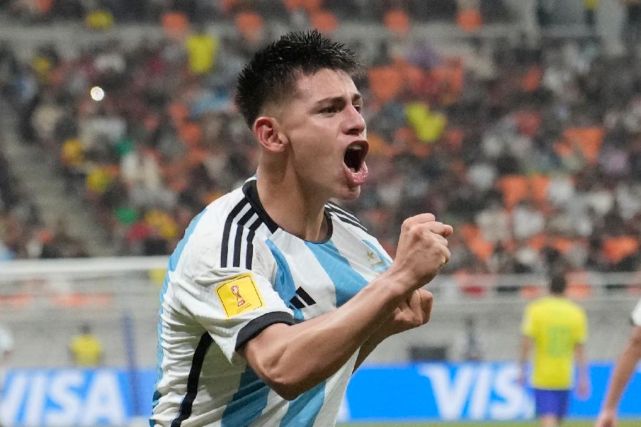 Siti dovodi najvećeg argentinskog talenta, Klaudija Ećeveriju