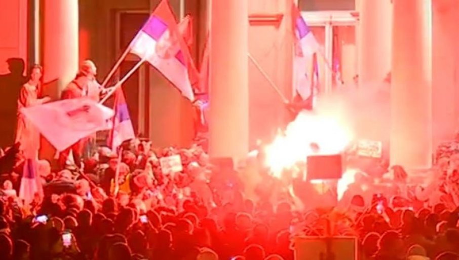 Srbija umalo kao Libija, a Vučić kao Gadafi