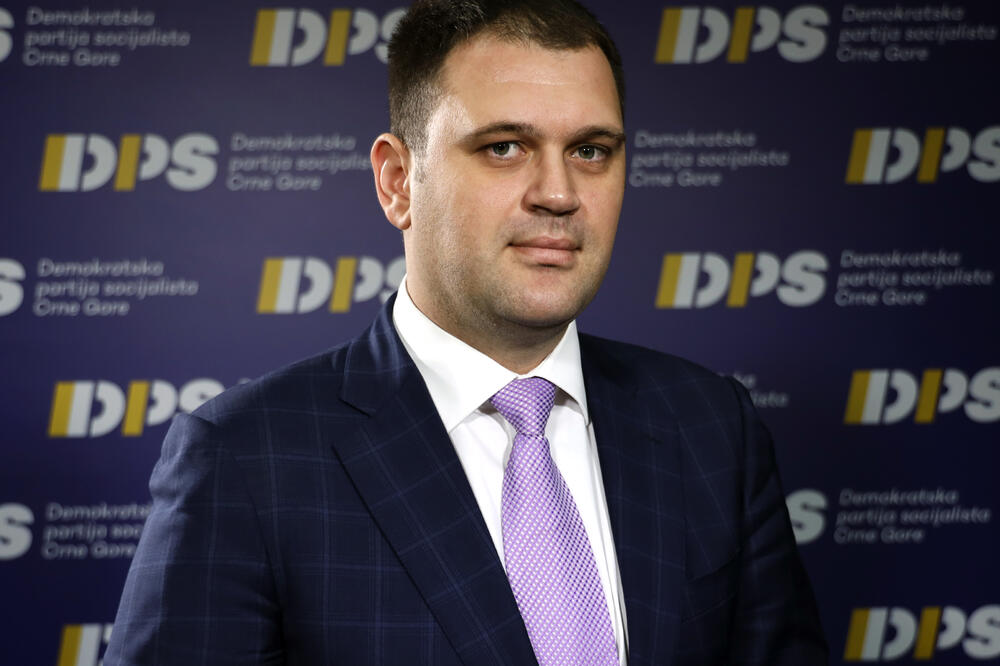 Anđušić: DPS neće podržati odluku da se smanje zarade zaposlenima u Glavnom gradu