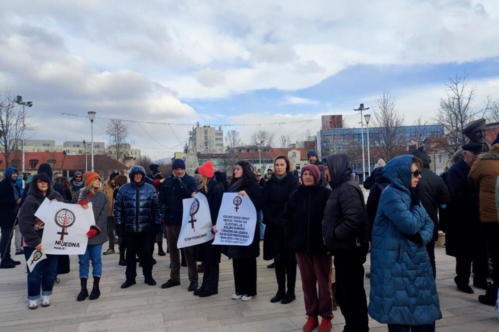 Protest u Nikšiću povodom prebijanja Boška Pavićevića i ubistva Zimrite Nerde