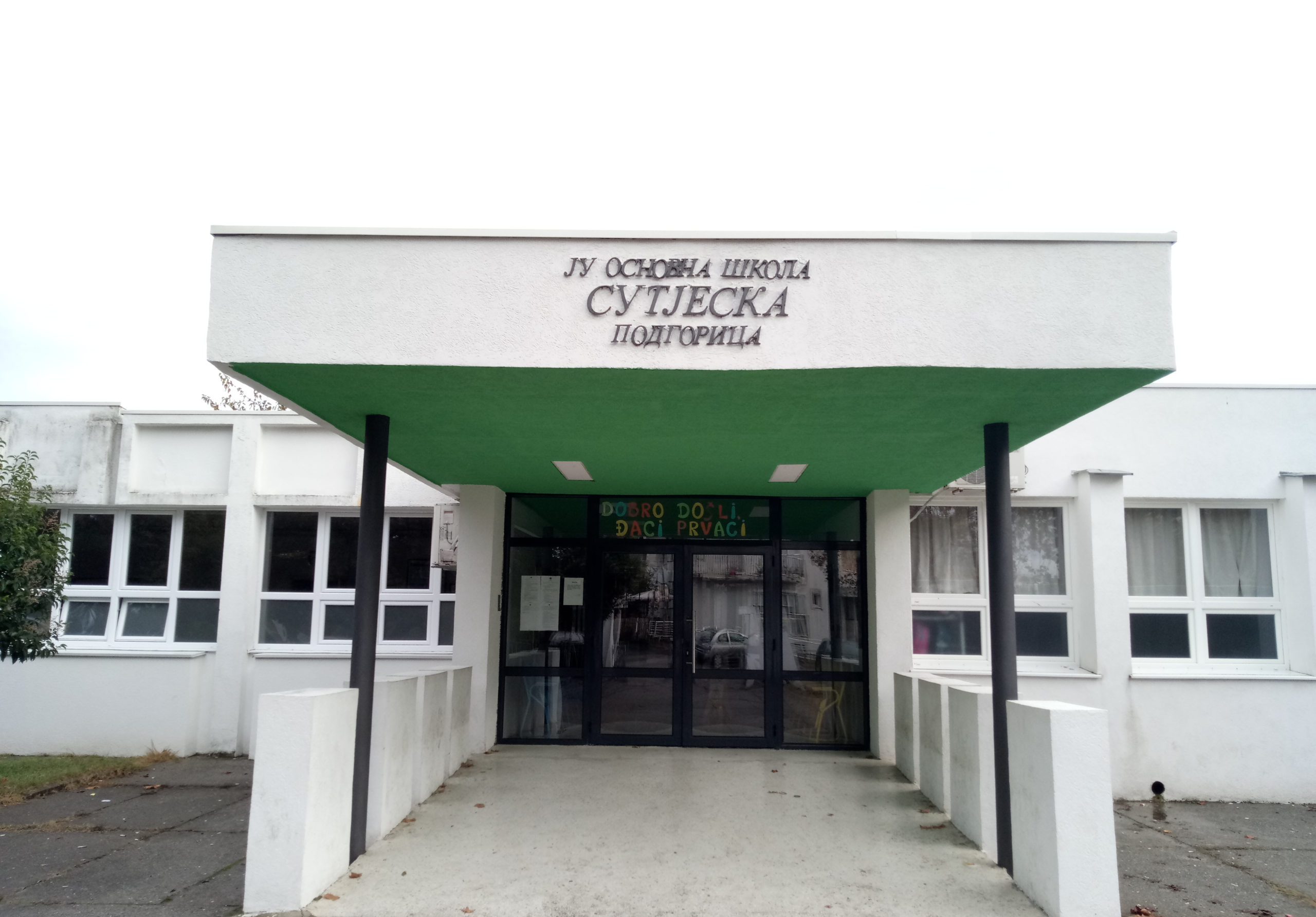 Nastava prekinuta: Dojava o bombi u pet škola u Podgorici