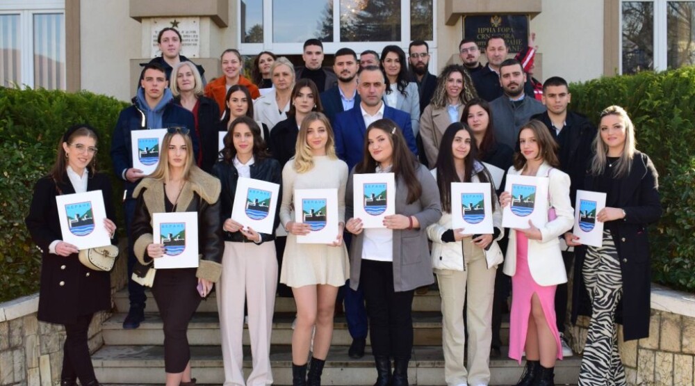 Berane: Opštinsku stipendiju dobilo četrdeset studenata