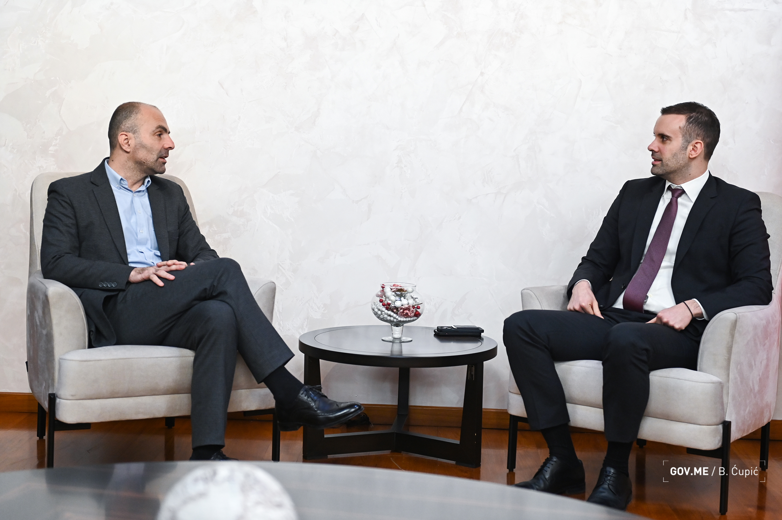 Spajić sa Raonićem o izmjenama Zakona o načinu finansiranja Javnog servisa
