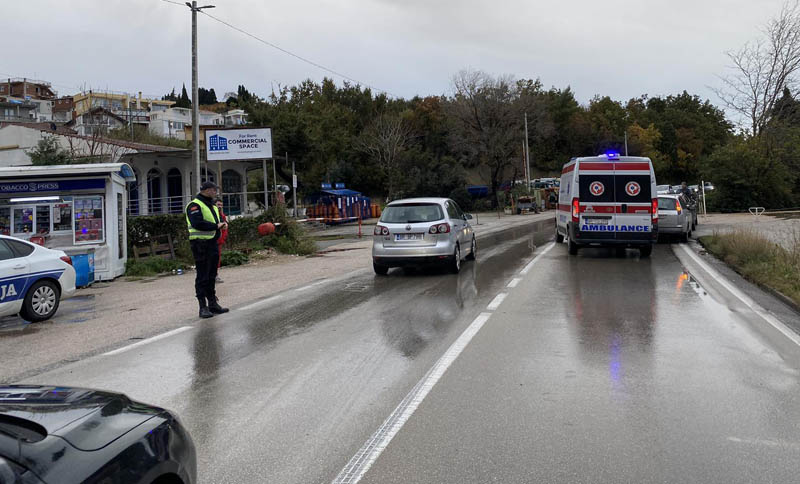 Troje povrijeđenih u saobraćajnoj nezgodi u naselju Brca kod Bara