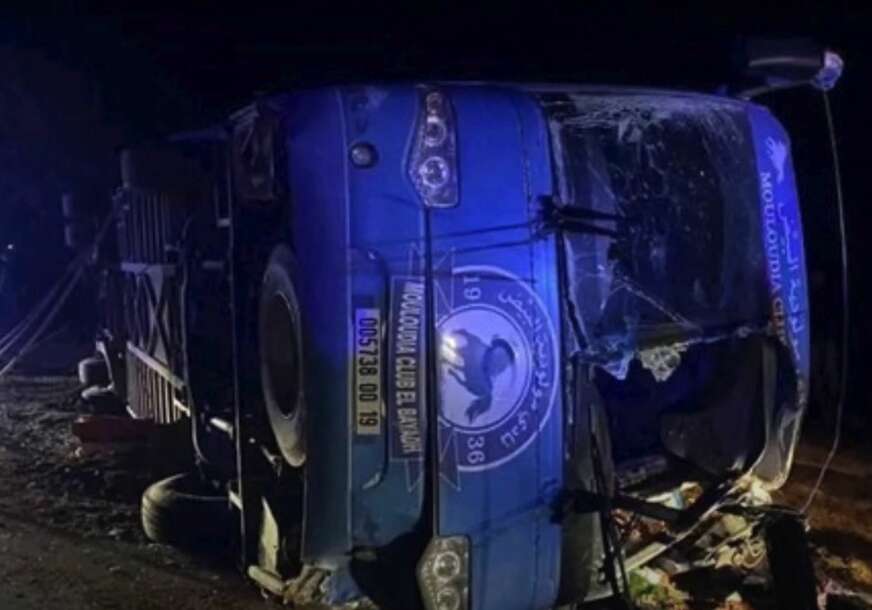 Prevrnuo se autobus, poginula dvojica fudbalera