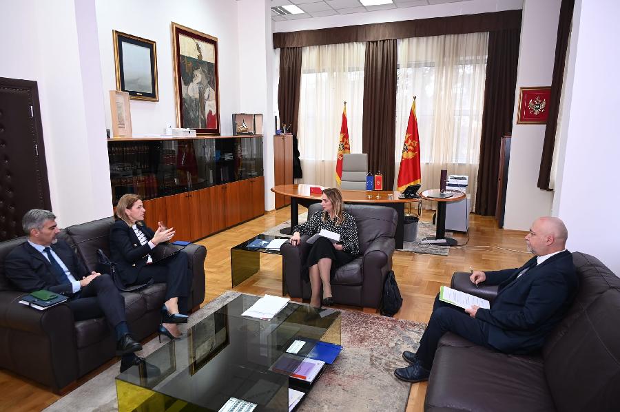Jakšić Stojanović sa predsjednicom Privredne komore: Kvalitetna saradnja dvije institucije