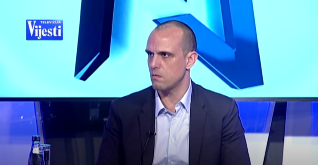 Jedan stari, pianino, umio je svirat fino…