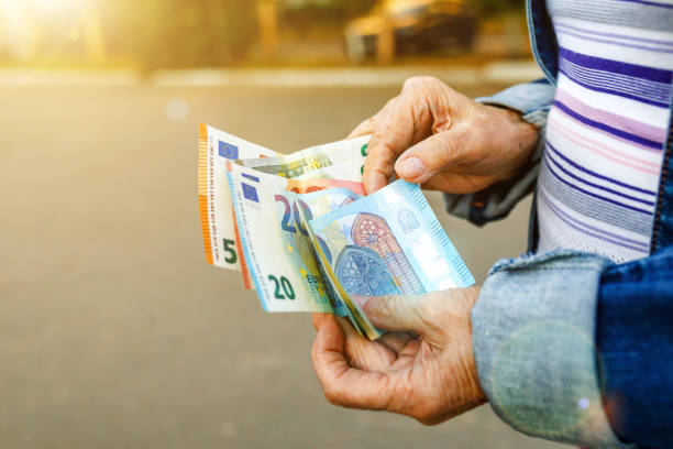 Zakon izglasan: Minimalna penzija će od januara biti 450 evra!