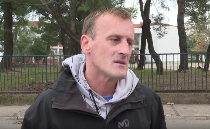 Nastavnik prekinuo štrajk glađu poslije razgovora sa Bojovićem i Šljukićem