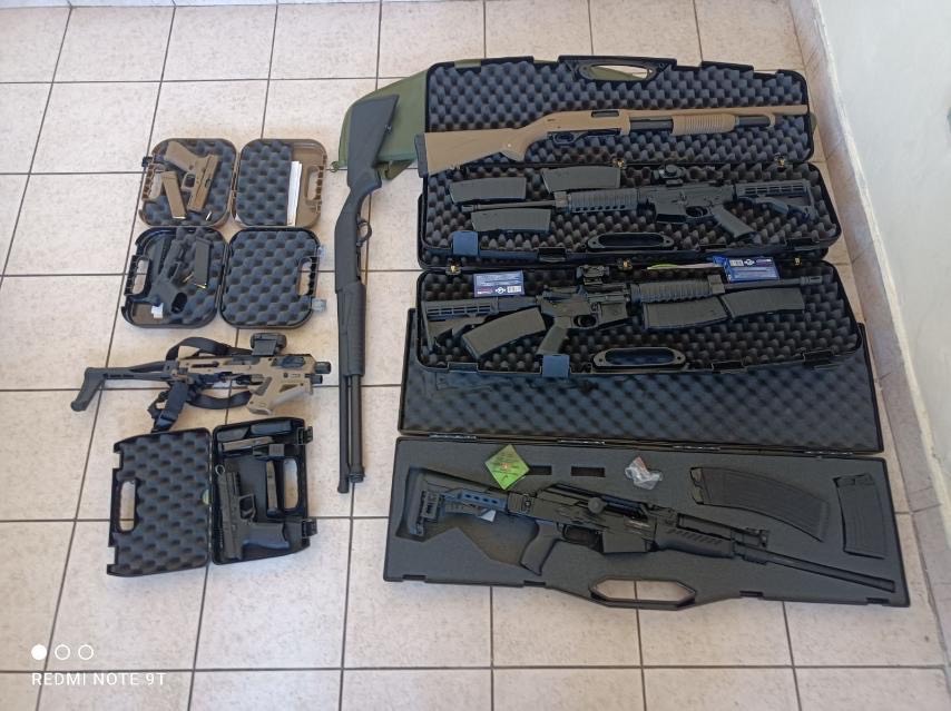 Uhapšen muškarac u Beranama, pronađeno pet pušaka i tri pištolja
