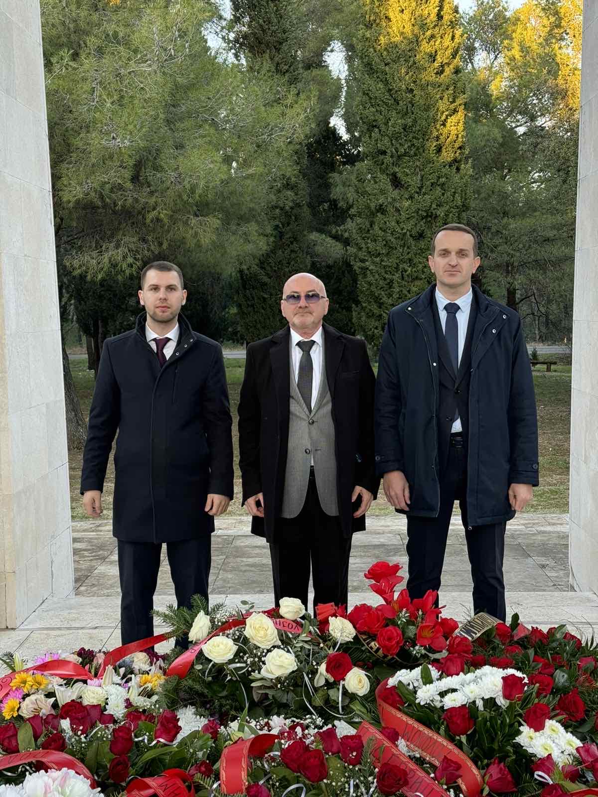 Socijaldemokrate položili vijenac povodom Dana Podgorice