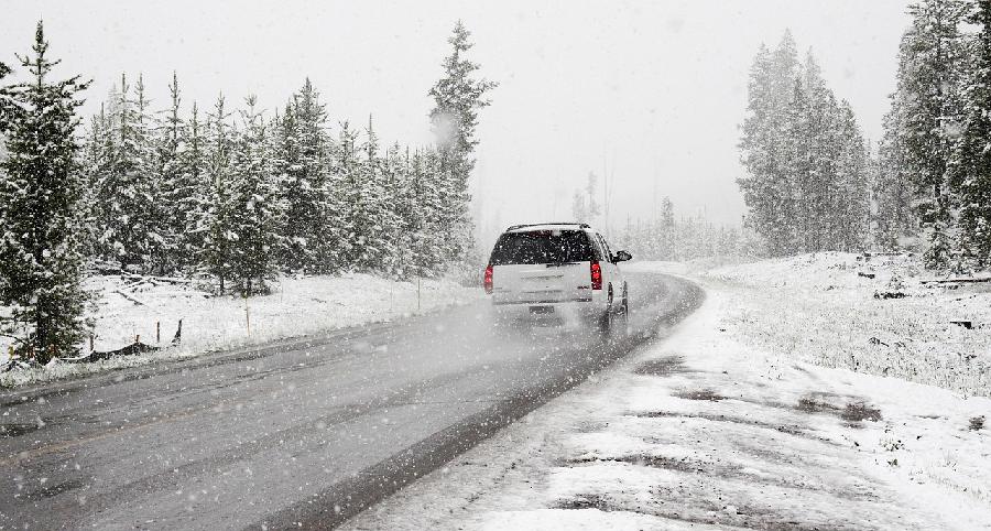 Auto moto savez: Na sjeveru poledica, vozite oprezno