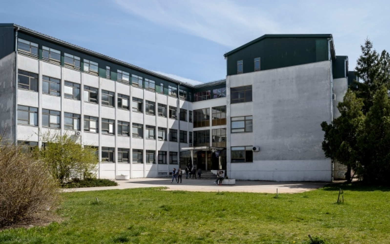 Studenti tvrde da Filolološki i Filozofski fakultet nemaju grijanja: Sjedimo u skijaškim jaknama