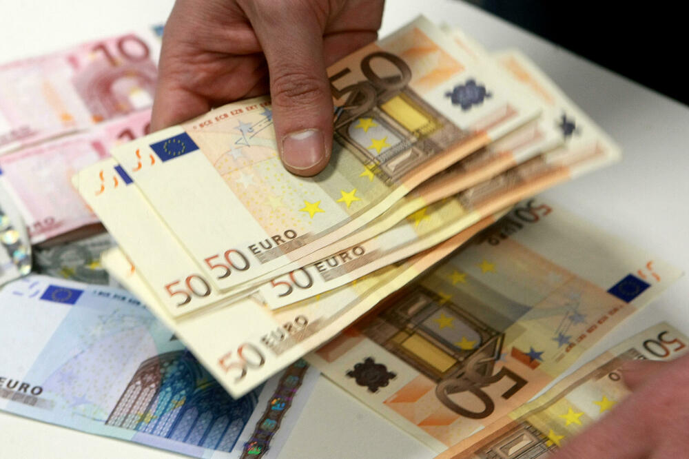 BORBA saznaje: Preko 50% zaposlenih iz kategorije srednji medicinski kadar prima neto zaradu veću od prosječne zarade!