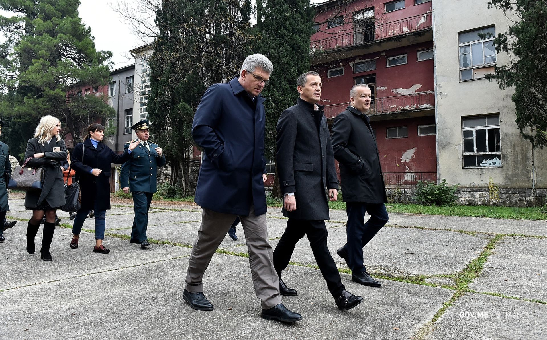 Eraković u Skupštini tvrdio da je neko spremao arsenal oružja 30. avgusta, misli li na kasarnu Masline i Predraga Boškovića?