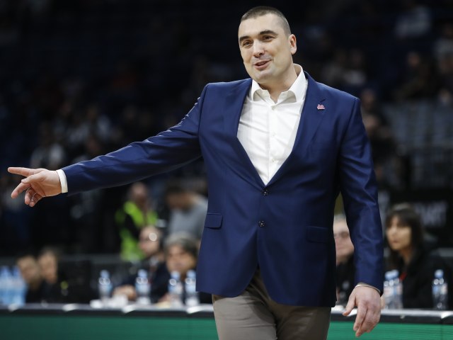 Emotivan oproštaj od Milojevića: Vučić, Vujošević, Tanjević, Pešić, Haus, Obradović, Čović, Ražnatović odali poštu velikom košarkašu i čovjeku