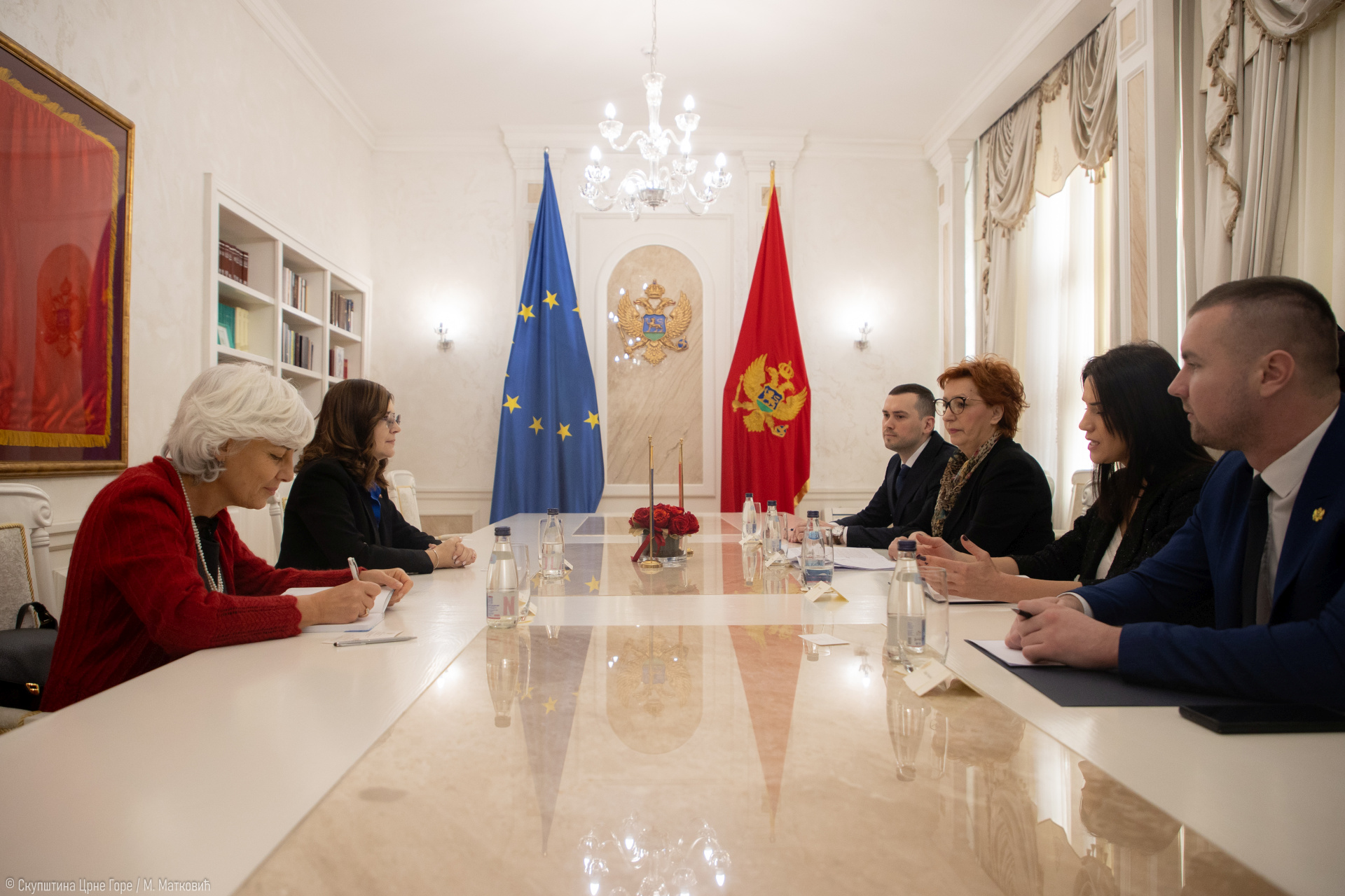 Popović poručila na sastanku sa Popom: Želimo što prije da se pridružimo EU, a istu želju dijeli i 80 posto građana Crne Gore