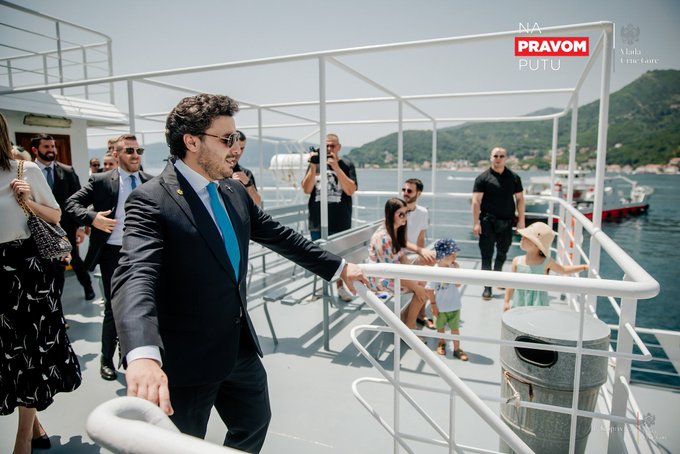 Abazović: Prihodovali smo 6,2 miliona evra od trajekta, ali i dalje postoje oni kojima je žao što novac sada ide u državnu kasu, umjesto u džepove tajkuna
