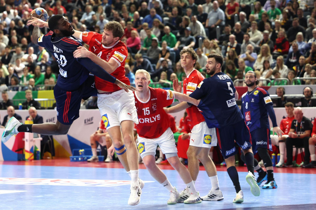 Francuska šampion Evrope, Danska pala poslije produžetaka
