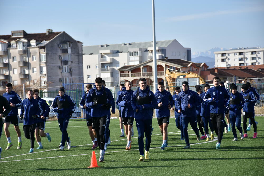 Budućnost sa dva nova fudbalera počela pripreme