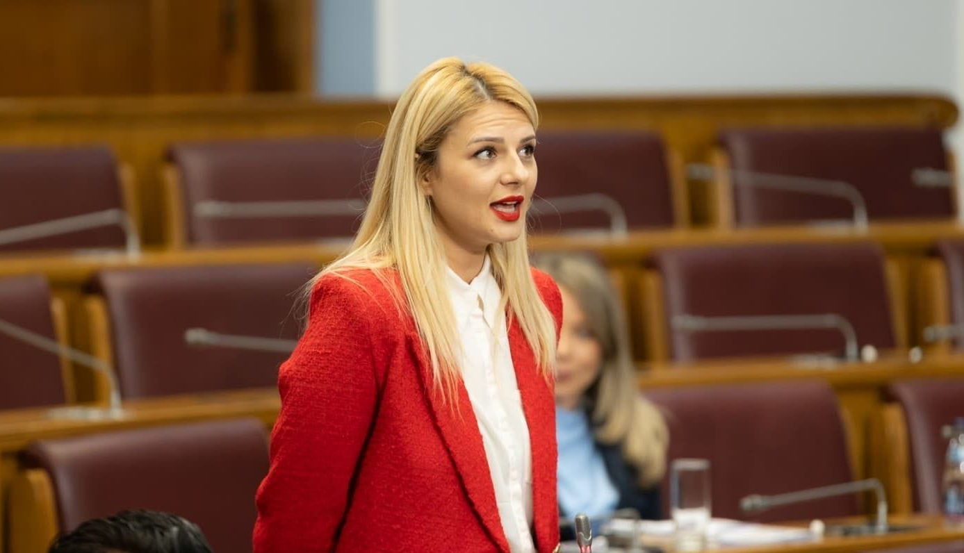 Abazović napustio sjednicu Skupštine, Nedović mu poručila „da mu nema spasa“