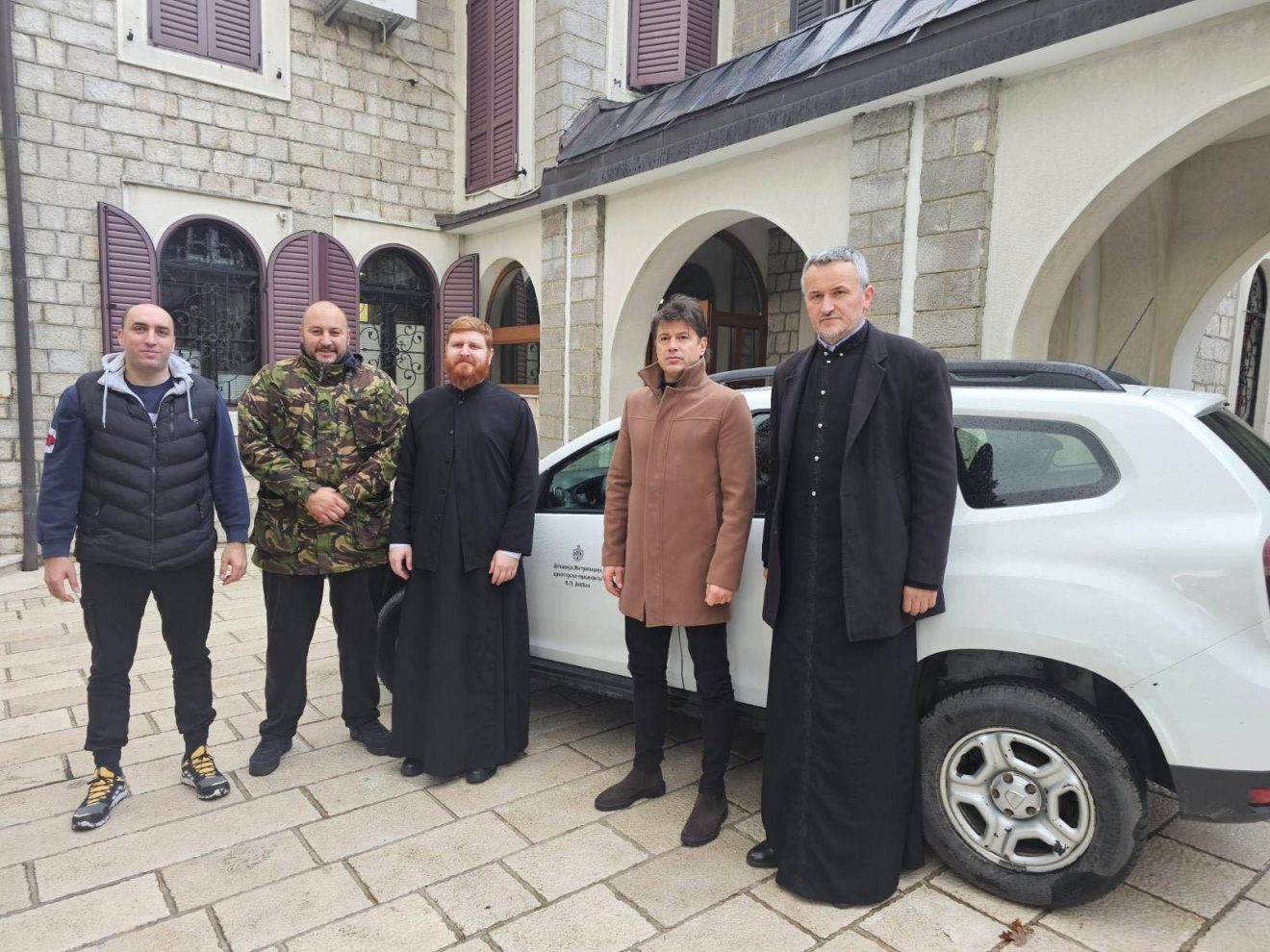 Mitropolija Crnogorsko primorska donirala vozilo Nacionalnim parkovima Crne Gore