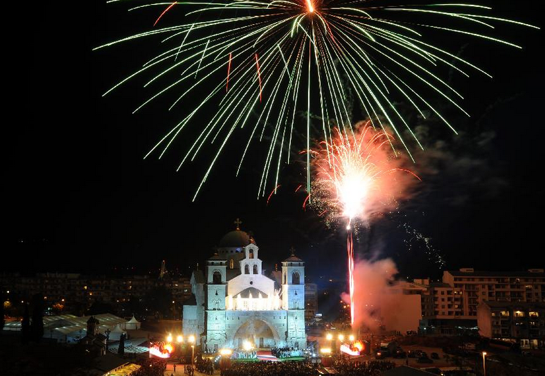 Doček Srpske Pravoslavne Nove godine večeras ispred podgoričkog hrama, sveštenstvo u ponoć služi moleban