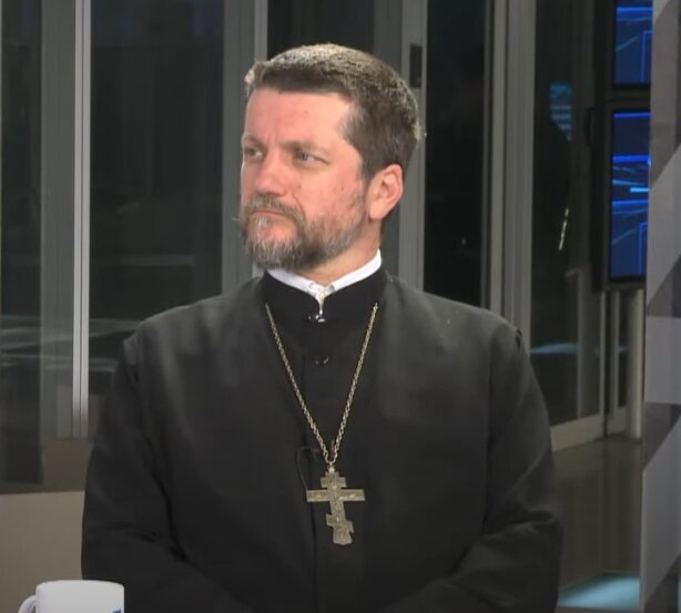 Otac Gojko Perović: Susret Andrije Mandića i mitropolita Joanikija nije problematičan niti to što mu je cjelivao ruku, to je njegova sloboda a tako je i u Evropi!