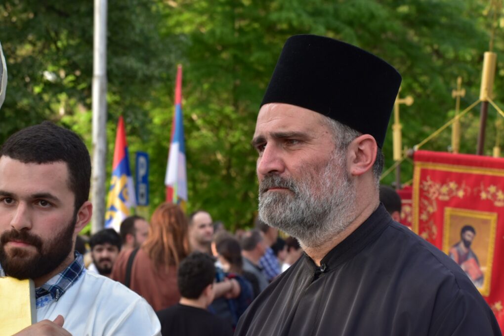 (INTERVJU) Otac Predrag Šćepanović za BORBU: Molimo se Bogomladencu da se sljedećeg Božića ljudi okupljaju samo pred Cetinjskim manastirom a ne po trgovima kanonski nepriznate i svijetu nepoznate tzv. CPC