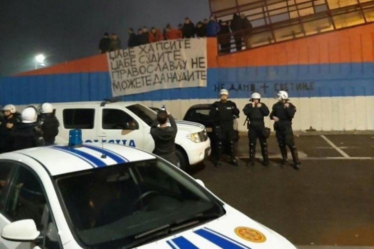 (VIDEO) Četiri godine od „Trobojka revolucije“ i nereda na Zlatici: Dan kada je Veljovićeva policija udarila na goloruku srpsku omladinu