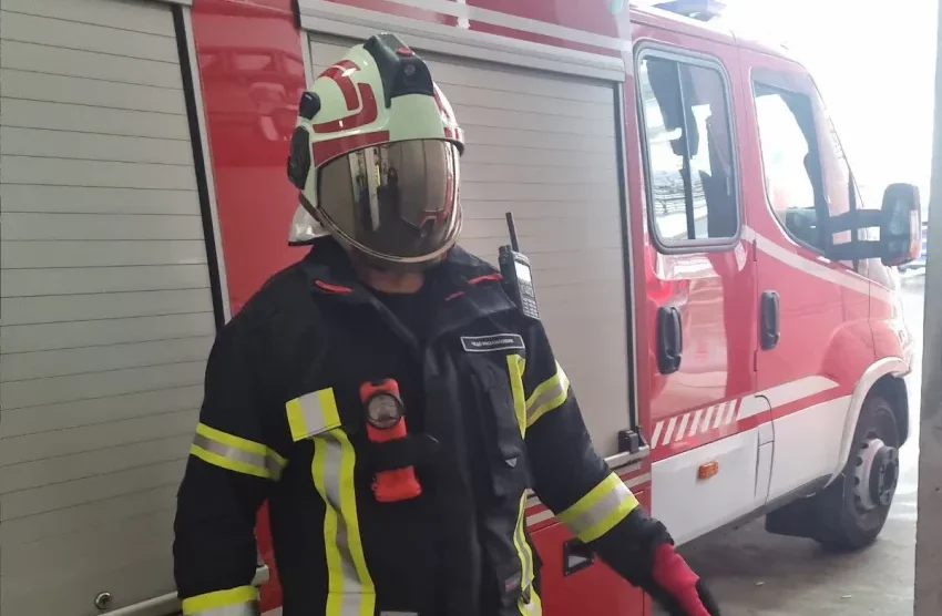 Budvanski vatrogasci podrškom opštine konačno spremni za vatru: Dobili nove uniforme, čizme, disajne aparate, šlemove…