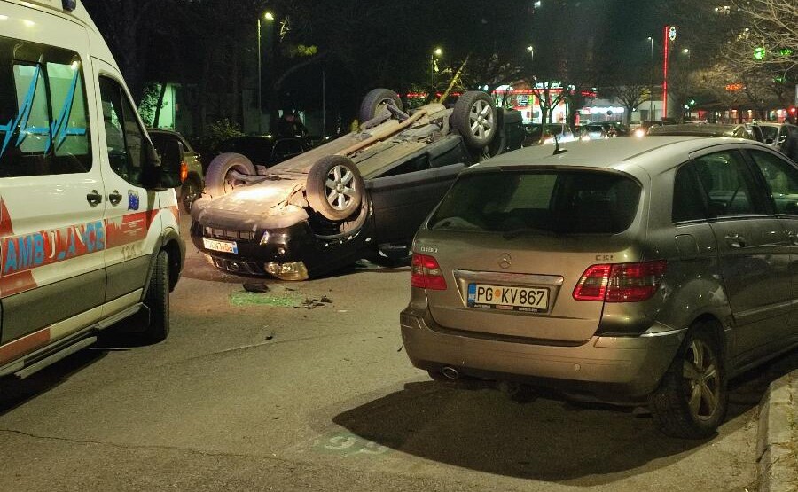 Sinoć se prevrnulo vozilo u Bloku V