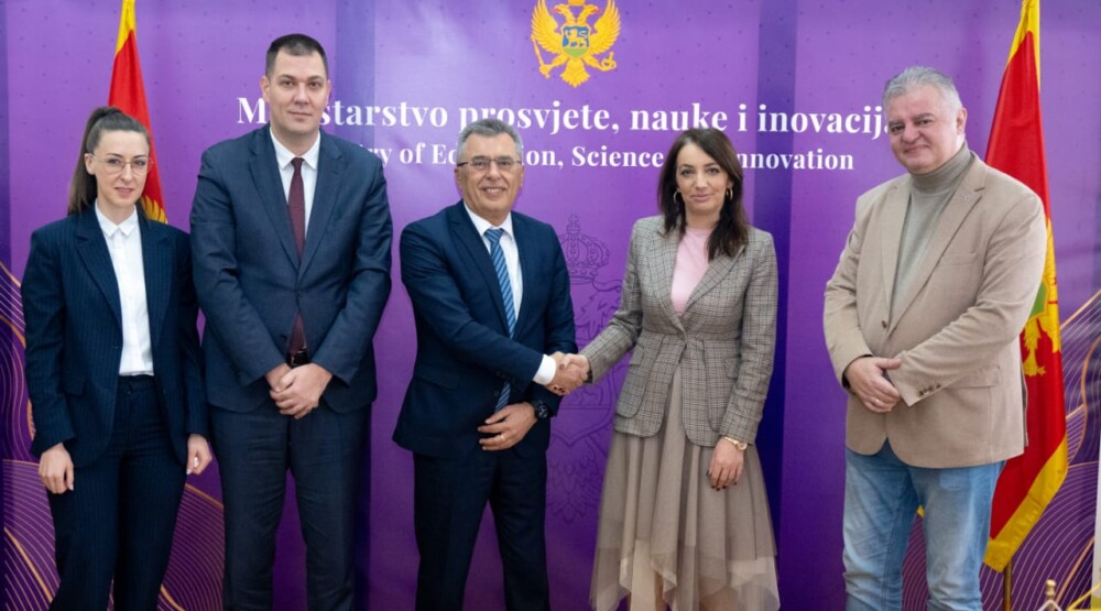 EPCG i MPNI sklopili dogovor: Solarni paneli uskoro i na školama