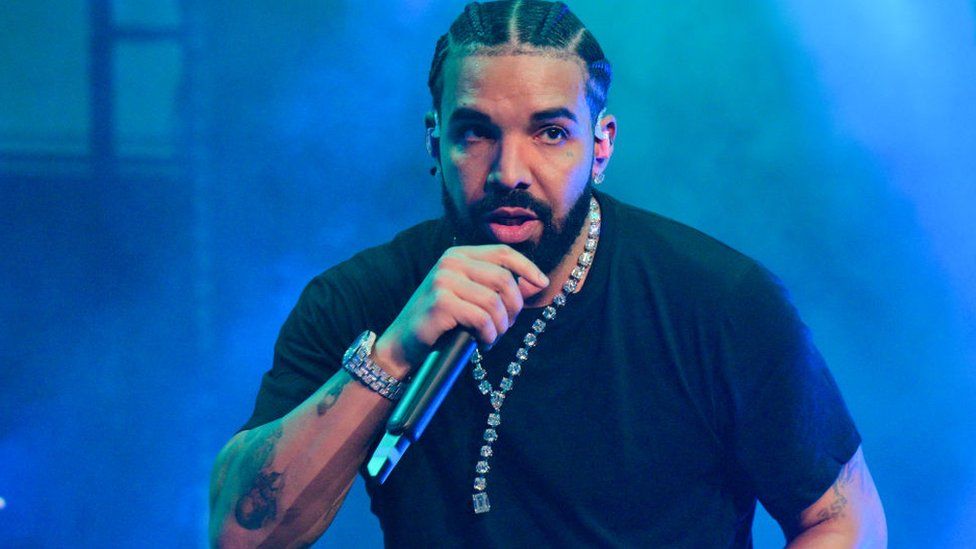 Drake iznenadio obožavateljku oboljelu od raka sa 100.000 dolara