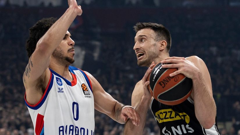 Aleksa letio, Partizan upisao stotku