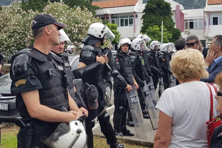 (II DIO) Apsurdi optužnice protiv Mila Božovića: Zašto su tadašnji Kavčani u policiji 2020. napali Božovića i budvansku vlast ako je on njihov član?