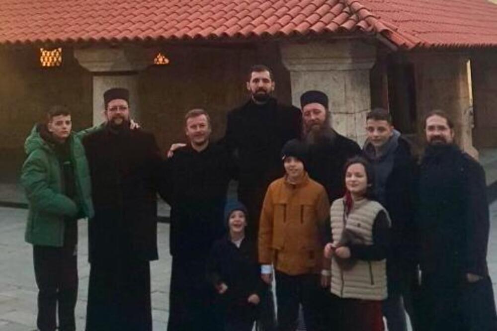 Mirotić pauzu koristi da posjeti svetinje Kosmeta!