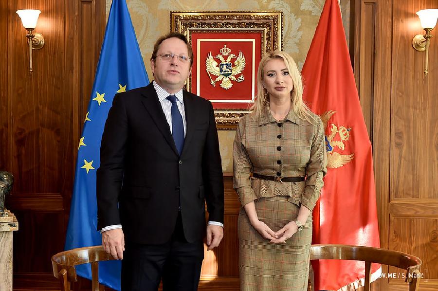 Gorčević se sastala sa Varheljijem: Rezultati koje je Crna Gora ostvarila potvrda odlučnosti Vlade da ispuni evropsku agendu