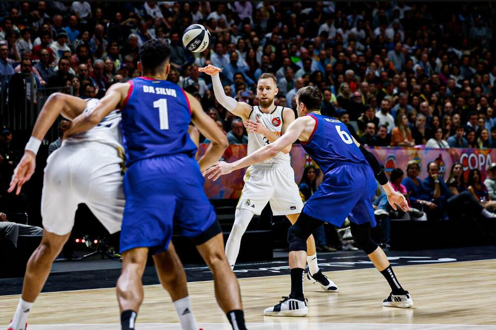 Kup takmičenja širom Evrope: Real savladao Barsu, Olimpijakos odbranio trofej, senzacija u Italiji