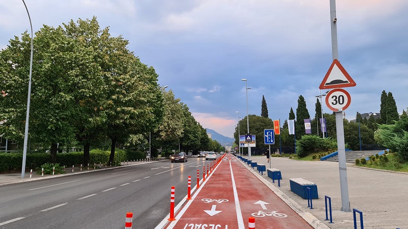 Uklanjanjem biciklističkih traka u Podgorici vozačima svanulo, bicklistima mrklo